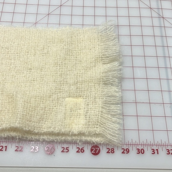 HEATHER-GLEN Vintage Mohair/New Wool Cream Loose Weave Scotland Fringe Scarf - Picture 4 of 9